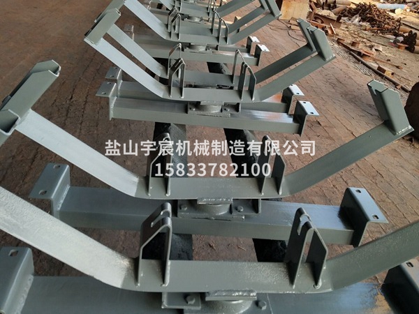 調(diào)偏托輥支架 (21)